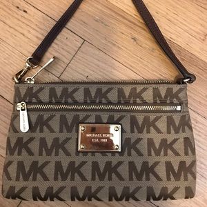 Mk Signature Jet Set Large Wristlet